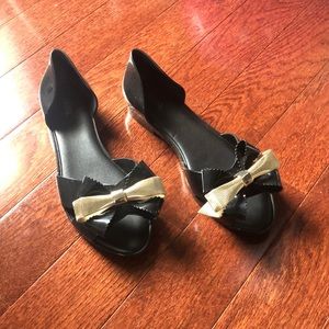 Melissa, peep toe flats black and gold w bow